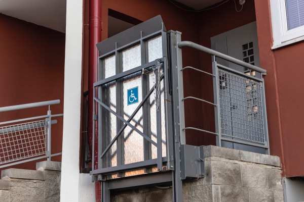 residential wheelchair lift 1